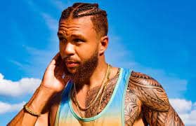 Jidenna is famous in Hollywood for his music and fashion. Jidenna is famous in Hollywood for his music and fashion.