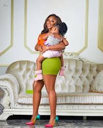 Ini edo holding her daugther, Light